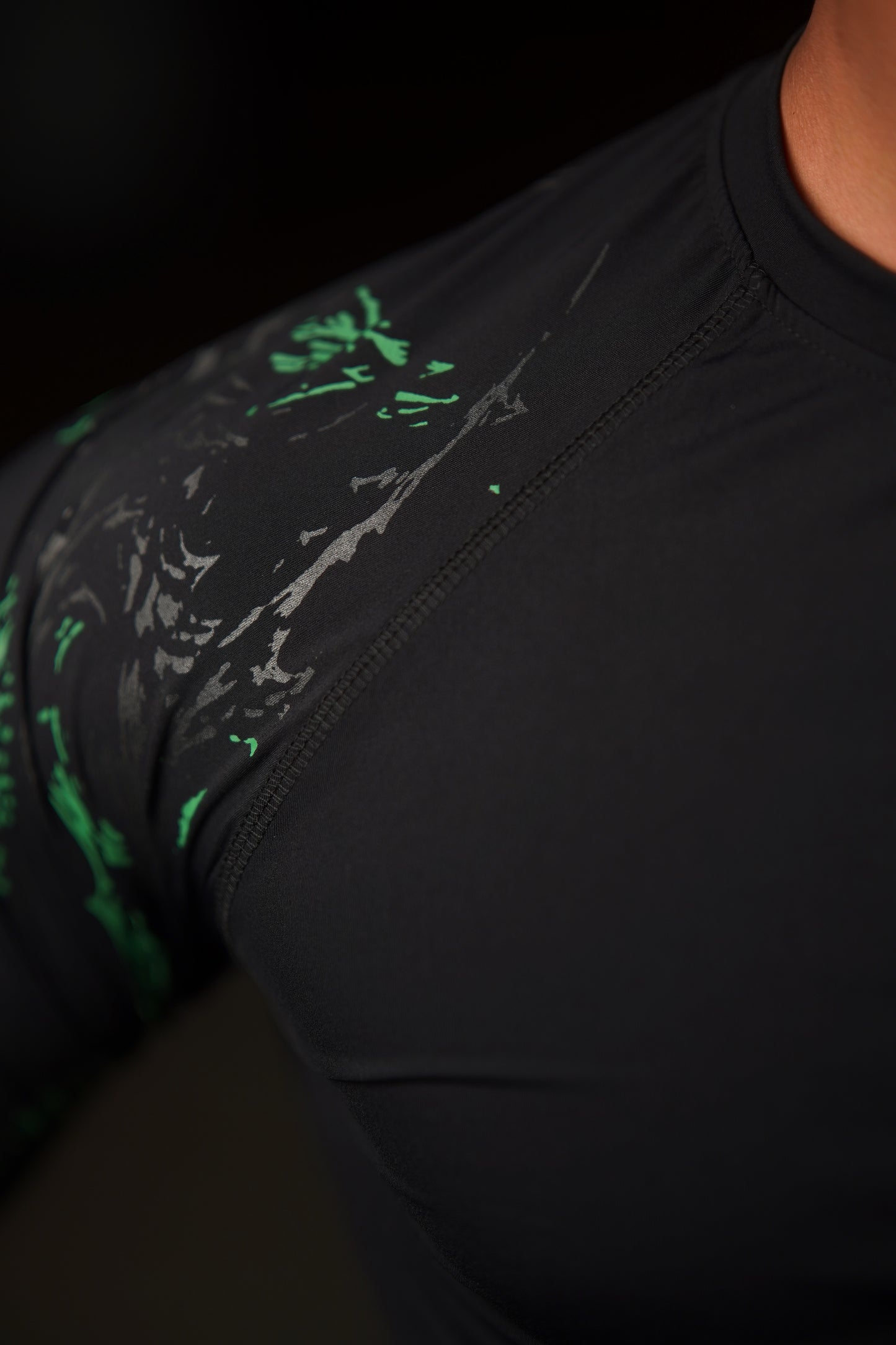 iMPRESSO Frostthorn Full Sleeve (Black/Green)