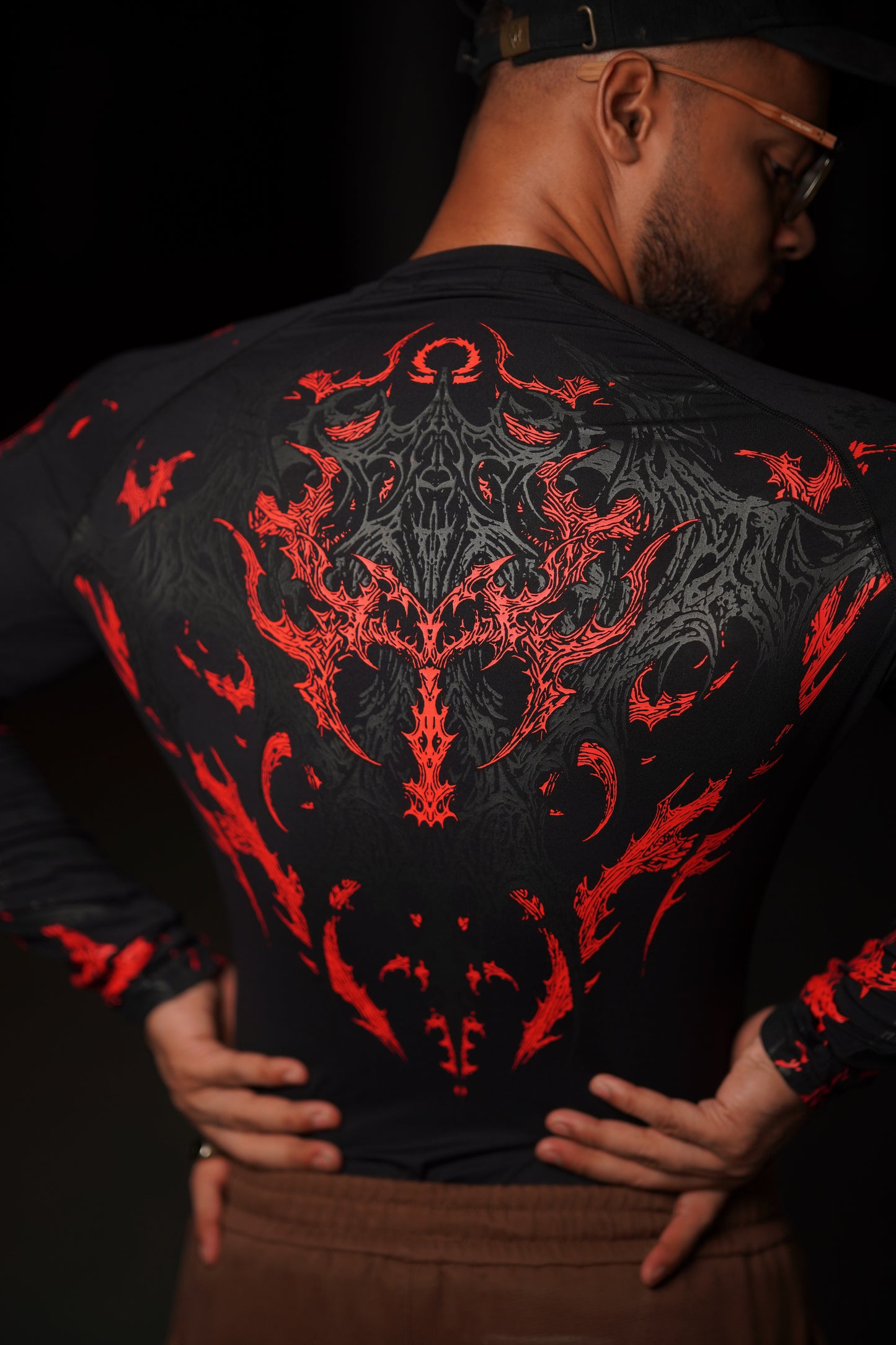 iMPRESSO Bloodthorn Full Sleeve (Black/Red)